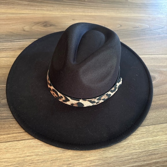 Ariana Accessories - Elegant Black Fedora with Leopard Accent